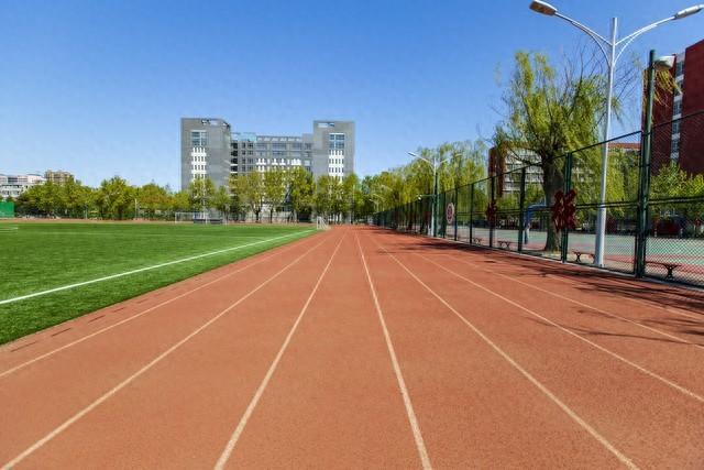 200完美体育米塑胶跑道每平方价格表(图1)
