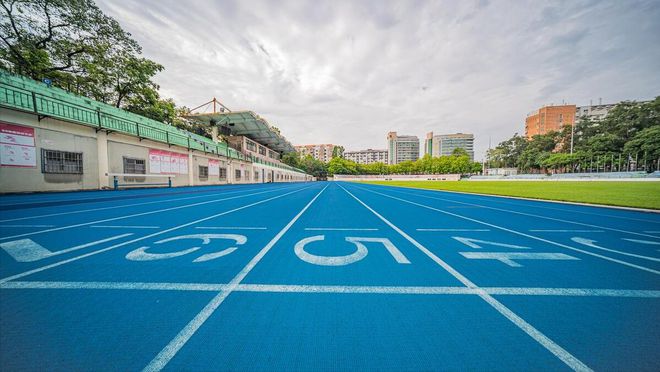 完美体育国家二级塑胶跑道是蓝色吗(图4) 完美体育国家二级塑胶跑道是蓝色吗(图4)