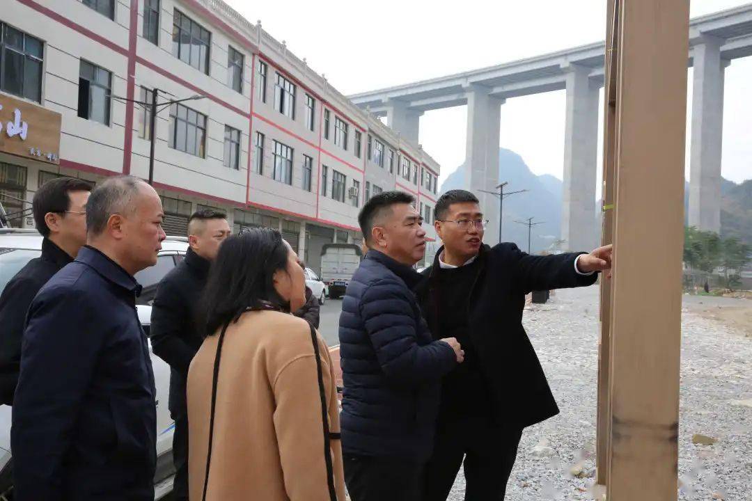 省体育局赴安龙县笃山镇开展全民健身设施建设调研暨“双联双促”工作(图1)