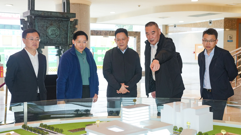 完美体育杨兴平在成都调研时强调：加快体育设施建设 助力事业高质量发展(图1)