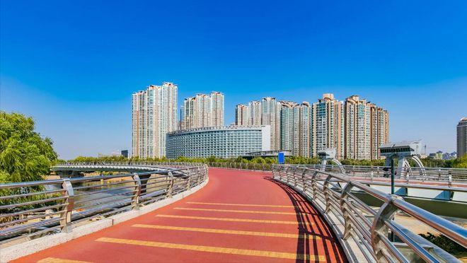 塑胶跑道第完美体育二道工序是什么(图2) 塑胶跑道第完美体育二道工序是什么(图2)