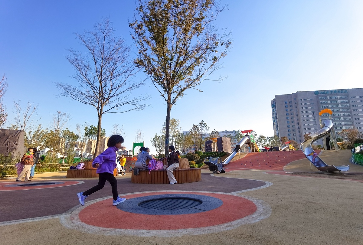 完美体育青岛：“金角银边”变身 健身场地“嵌入”家门口(图1)