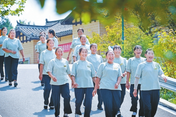 向着幸福一路奔跑——湖南二十年接力写好“民生答卷”的温暖故事完美体育(图3)
