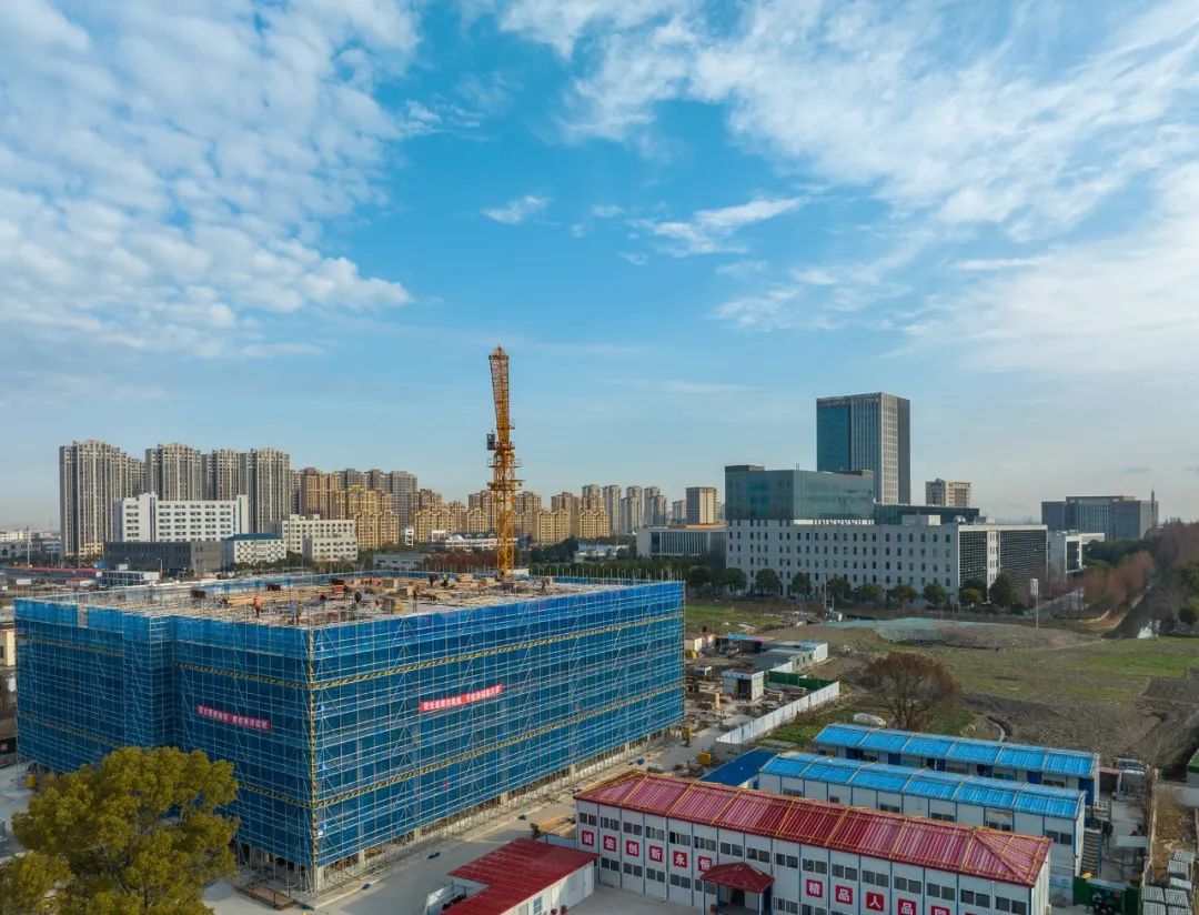 完美体育建设市民体育中心、优化城市路网布局……2023年菊园新区民生实事项目完成情况来了→(图1)