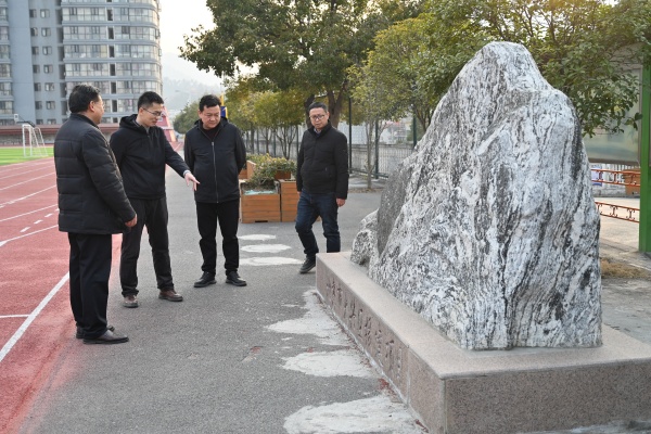 完美体育茅箭区：副区长陈剑飞实地调研茅箭区实验学校对口协作项目工作(图1)
