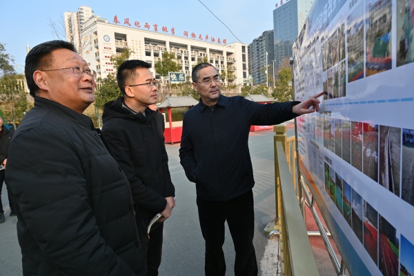 完美体育茅箭区：副区长陈剑飞实地调研茅箭区实验学校对口协作项目工作(图2)